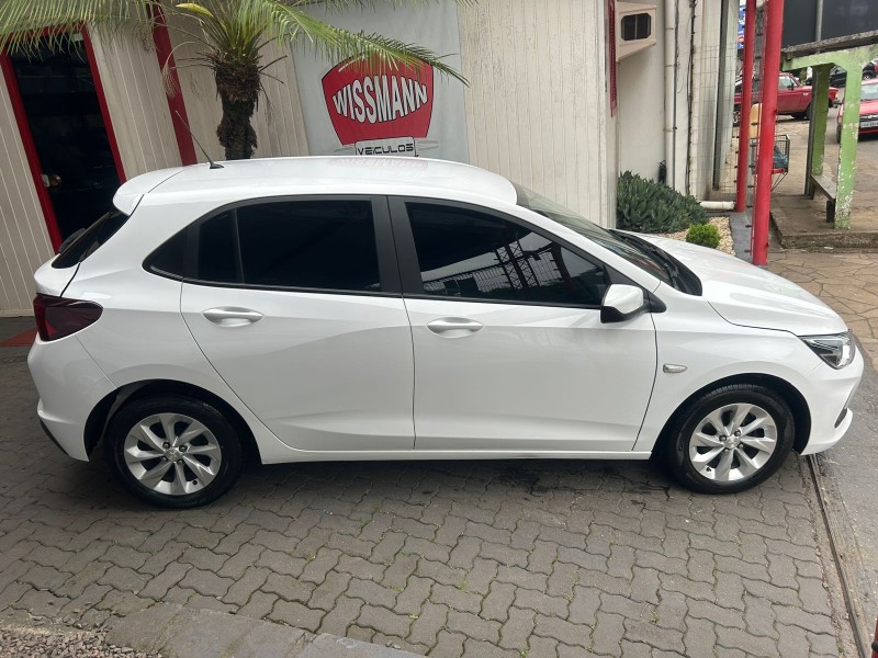 ONIX 1.0 LT 12V FLEX 4P MANUAL - 2023 - TRêS COROAS