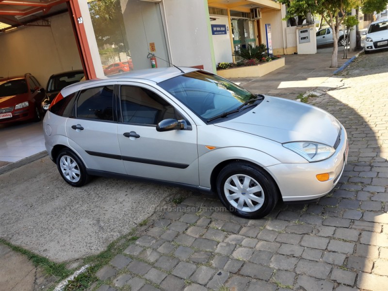 FOCUS 1.8 GL 16V GASOLINA 4P MANUAL - 2001 - GUAPORé