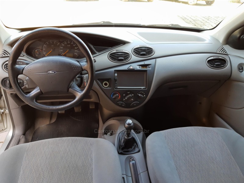 FOCUS 1.8 GL 16V GASOLINA 4P MANUAL - 2001 - GUAPORé