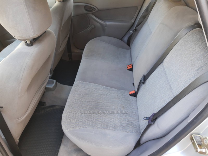 FOCUS 1.8 GL 16V GASOLINA 4P MANUAL - 2001 - GUAPORé