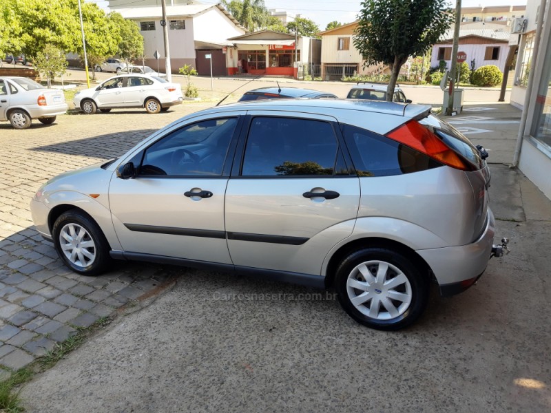 FOCUS 1.8 GL 16V GASOLINA 4P MANUAL - 2001 - GUAPORé