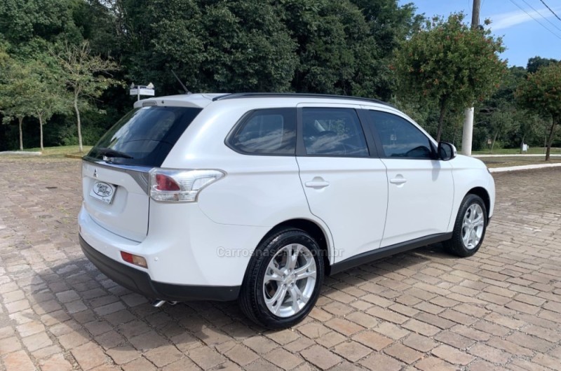 OUTLANDER 2.0 16V GASOLINA 4P AUTOMÁTICO - 2015 - GUAPORé