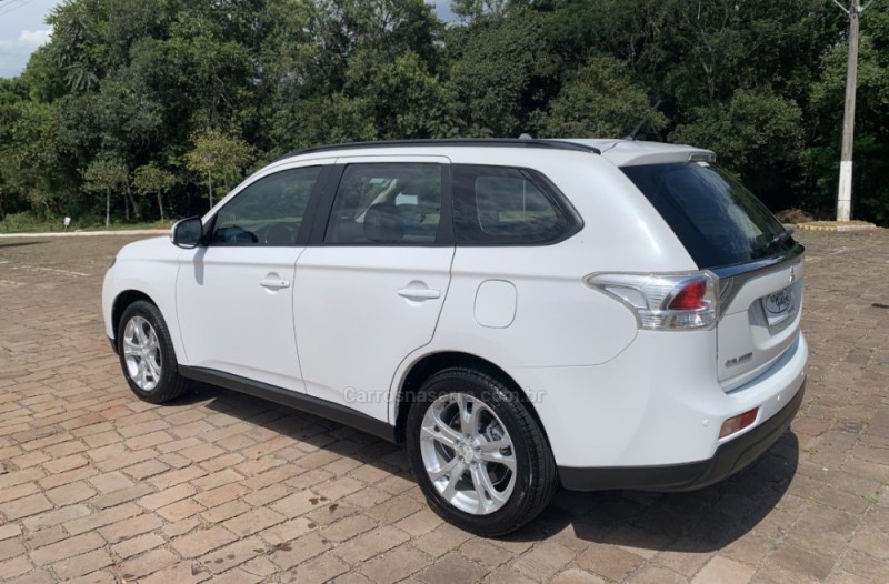 OUTLANDER 2.0 16V GASOLINA 4P AUTOMÁTICO - 2015 - GUAPORé