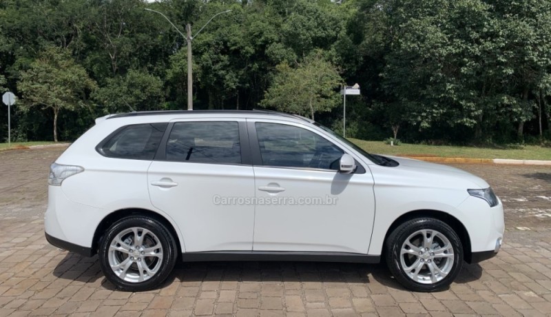 OUTLANDER 2.0 16V GASOLINA 4P AUTOMÁTICO - 2015 - GUAPORé