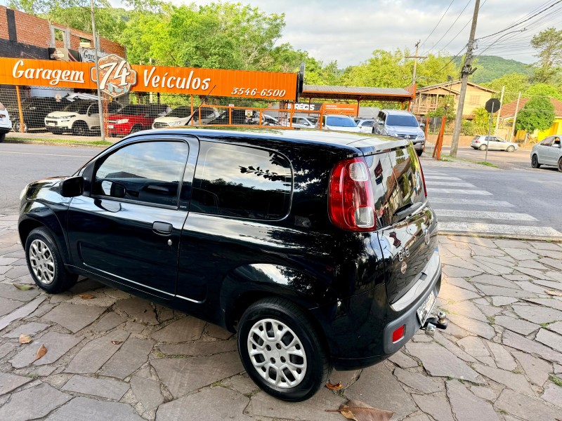 UNO 1.0 EVO VIVACE 8V FLEX 2P MANUAL - 2014 - TRêS COROAS