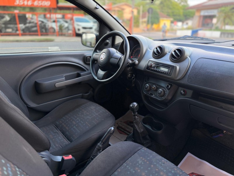 UNO 1.0 EVO VIVACE 8V FLEX 2P MANUAL - 2014 - TRêS COROAS