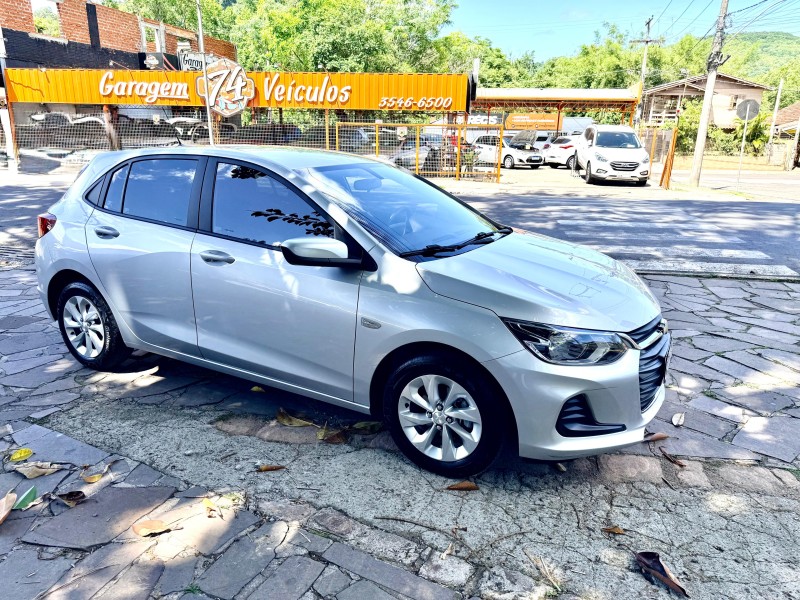 ONIX 1.0 LT 12V TURBO FLEX 4P MANUAL - 2021 - TRêS COROAS