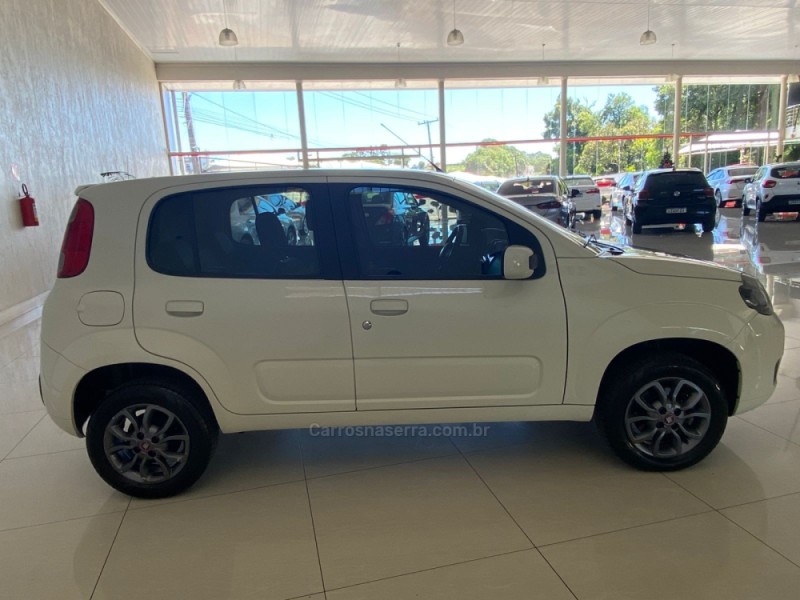 UNO 1.0 EVO VIVACE 8V FLEX 4P MANUAL - 2014 - LAJEADO