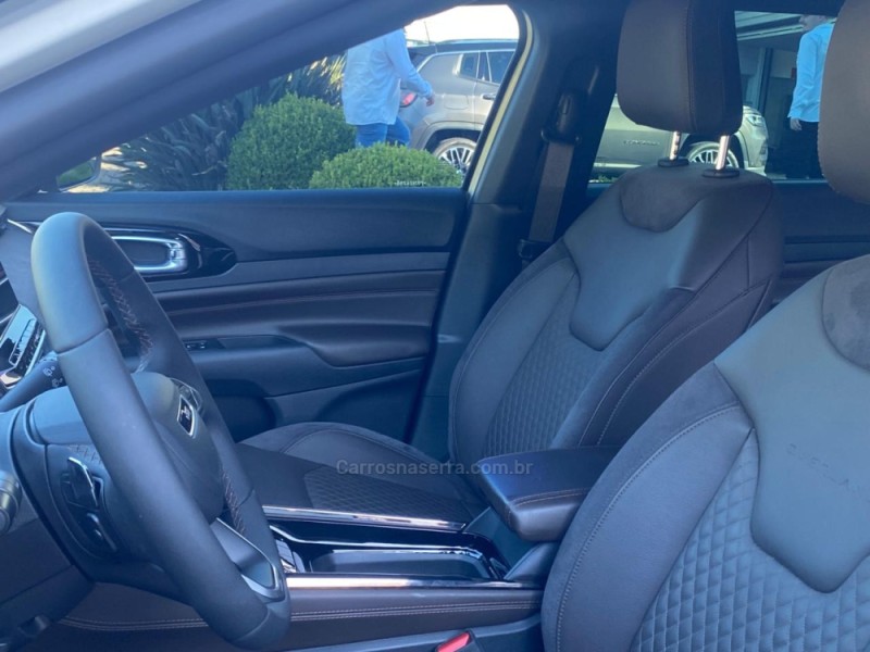 COMMANDER 1.3 OVERLAND T270 16V 4X2 TURBO FLEX 4P AUTOMÁTICO - 2023 - BENTO GONçALVES