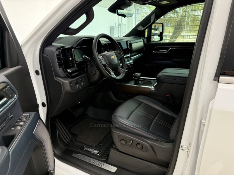 SILVERADO 5.3 1500 HIGH 4X4 COUNTRY GASOLINA 4X4 AUTOMÁTICO - 2024 - BENTO GONçALVES
