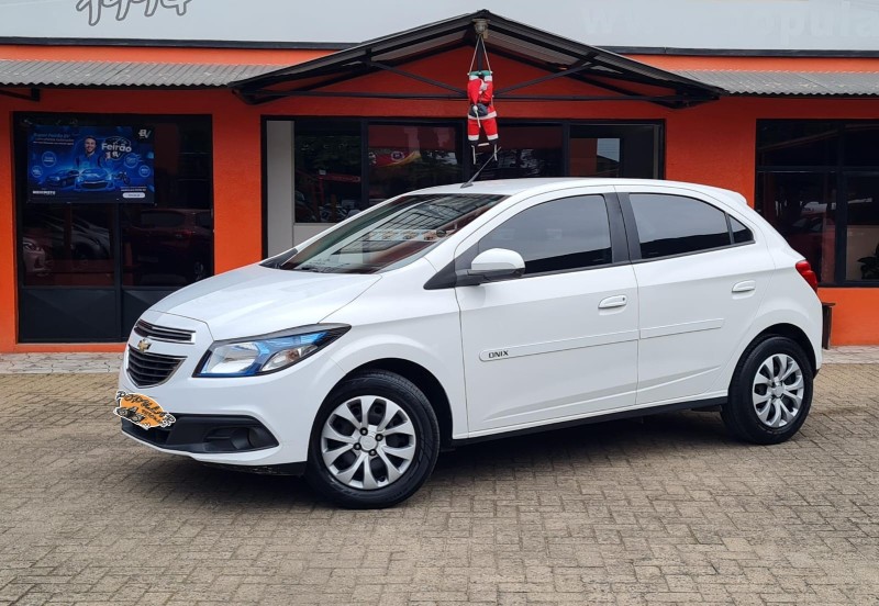 ONIX 1.4 MPFI LT 8V FLEX 4P MANUAL - 2015 - CANELA