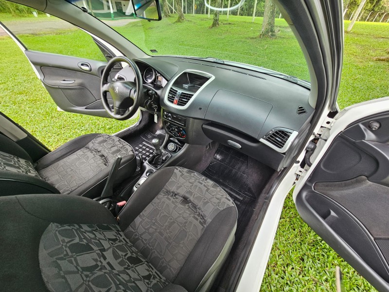 207 1.4 XR 8V FLEX 4P MANUAL - 2011 - VENâNCIO AIRES