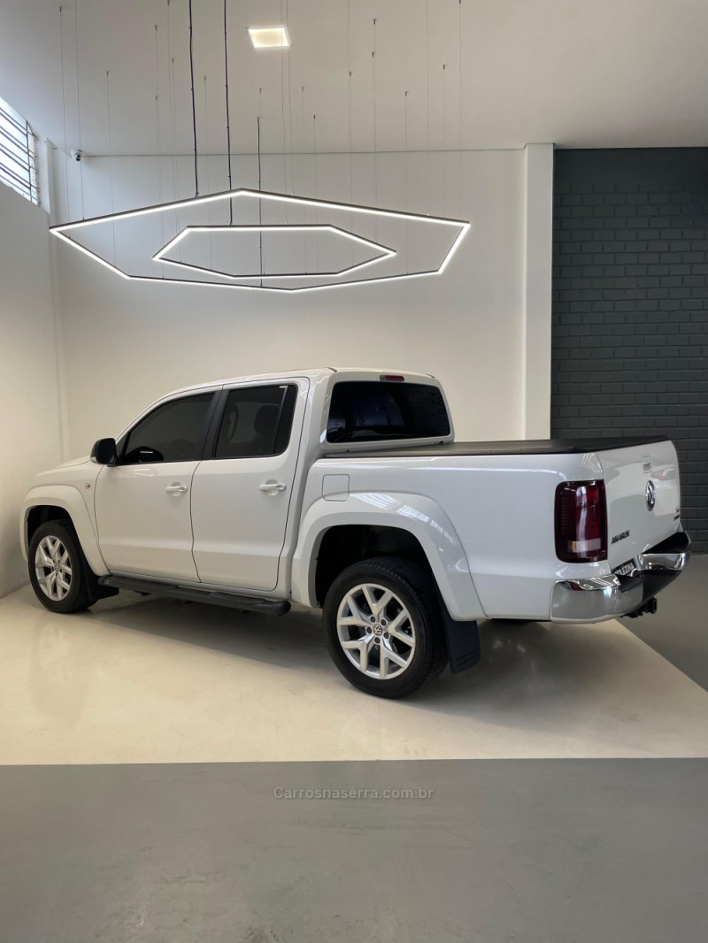 AMAROK 3.0 V6 TDI HIGHLINE CD DIESEL 4MOTION AUTOMÁTICO - 2023 - NOVO HAMBURGO