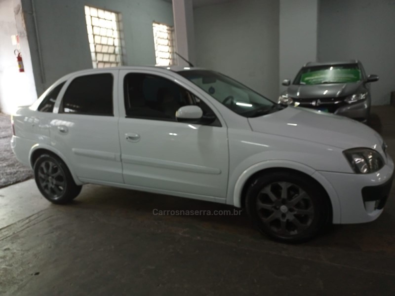 CORSA 1.8 MPFI SEDAN 8V FLEX 4P MANUAL