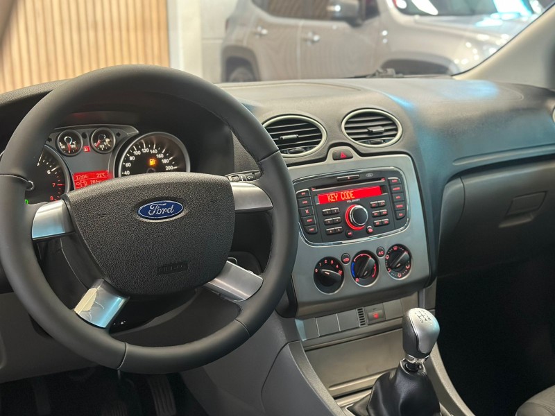 FOCUS 1.6 GLX 16V FLEX 4P MANUAL - 2012 - ESTâNCIA VELHA