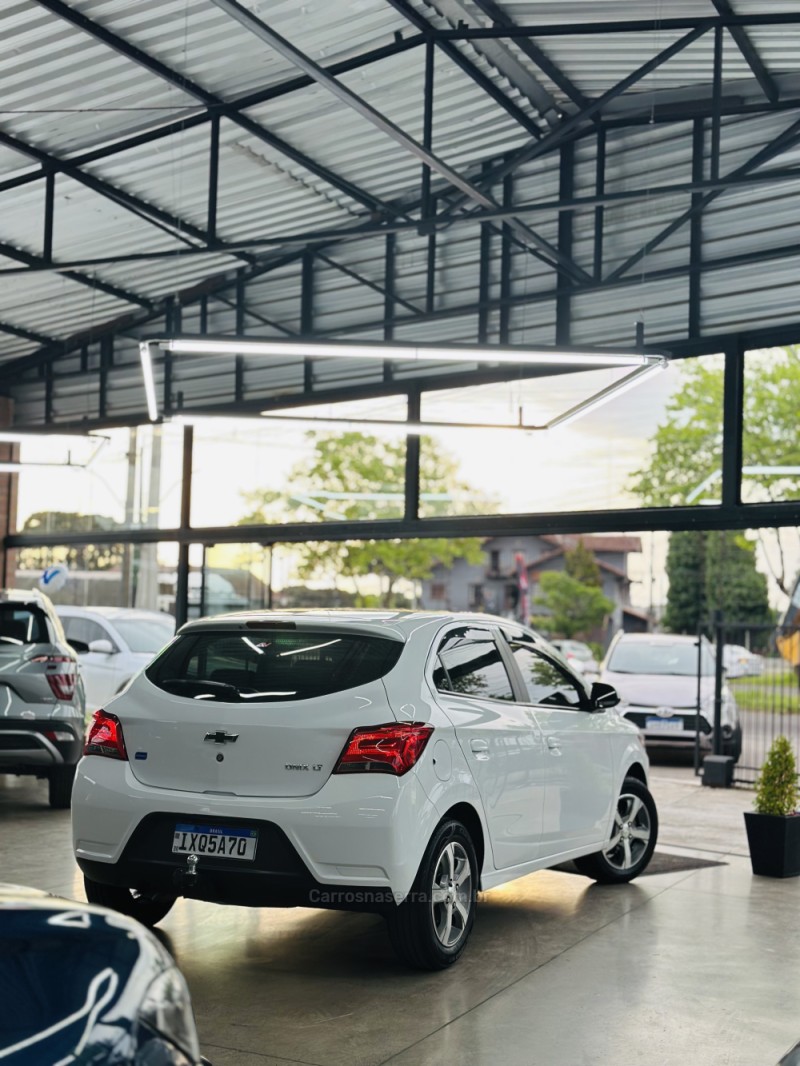 ONIX 1.0 MPFI LT 8V FLEX 4P MANUAL - 2017 - CANELA