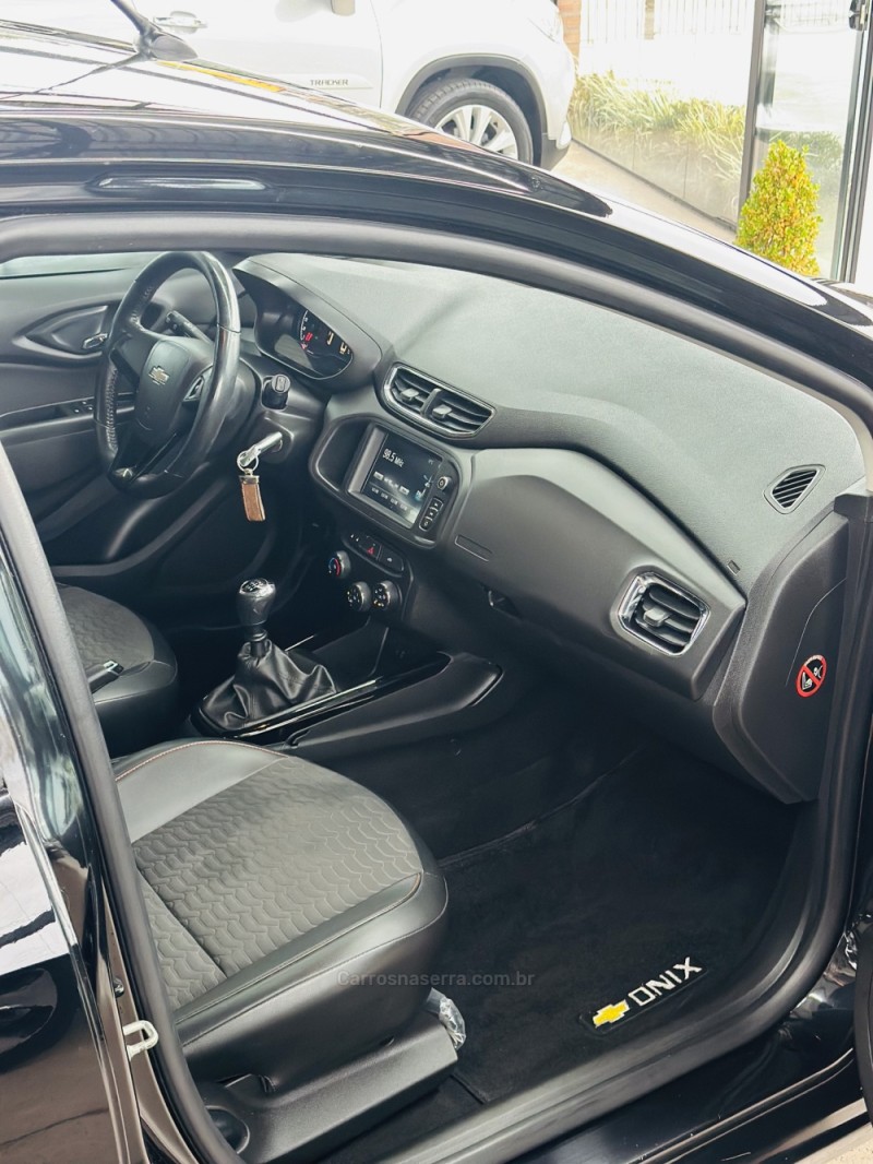 ONIX 1.4 MPFI LTZ 8V FLEX 4P MANUAL - 2017 - CANELA