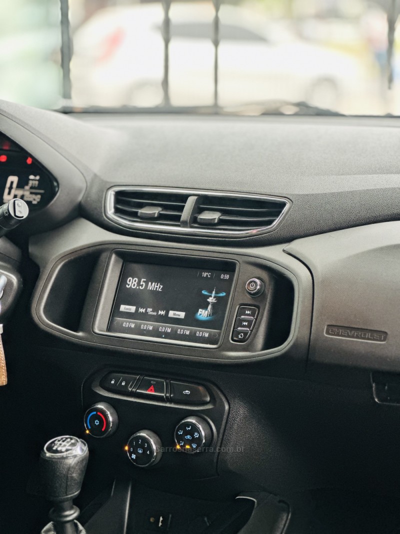 ONIX 1.4 MPFI LTZ 8V FLEX 4P MANUAL - 2017 - CANELA