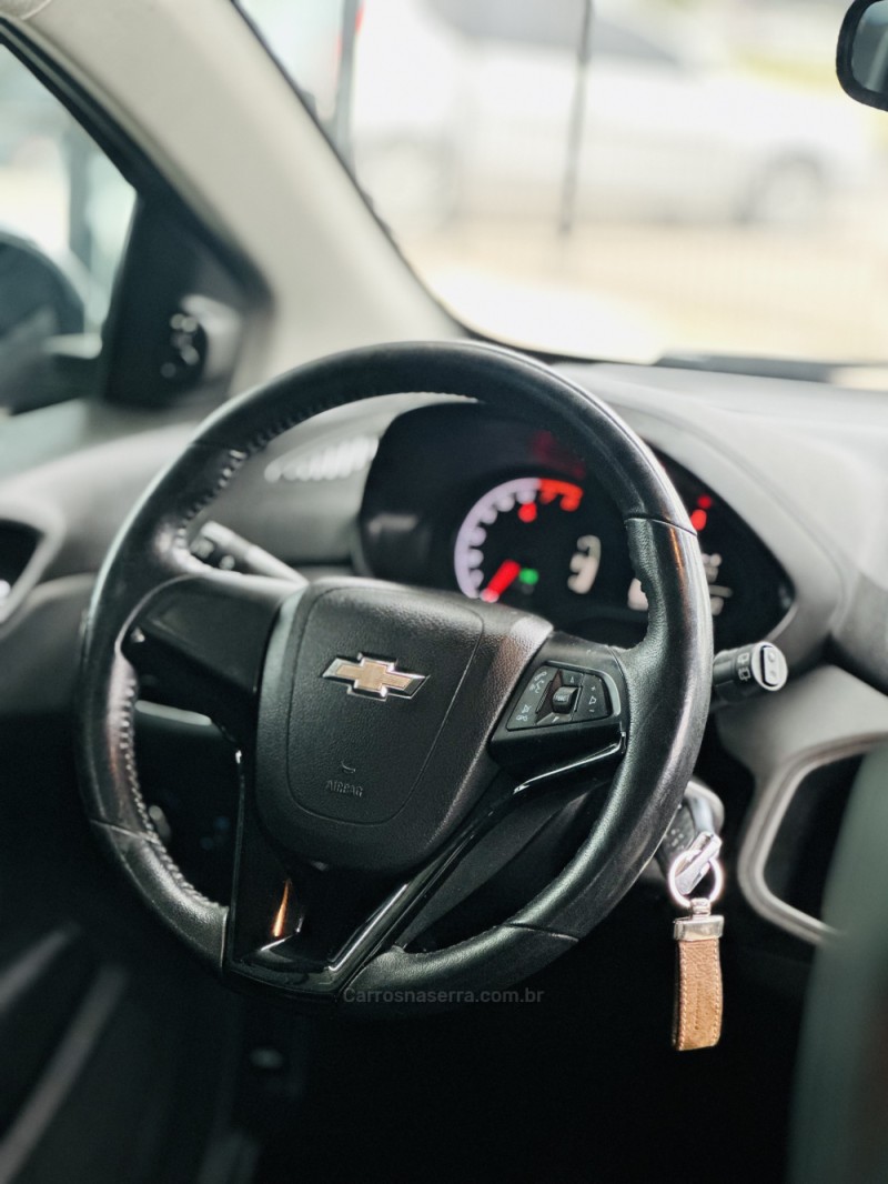 ONIX 1.4 MPFI LTZ 8V FLEX 4P MANUAL - 2017 - CANELA