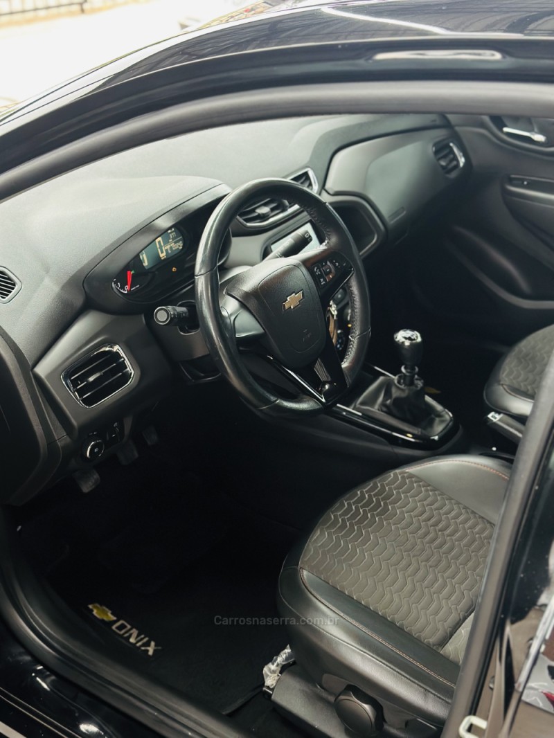 ONIX 1.4 MPFI LTZ 8V FLEX 4P MANUAL - 2017 - CANELA