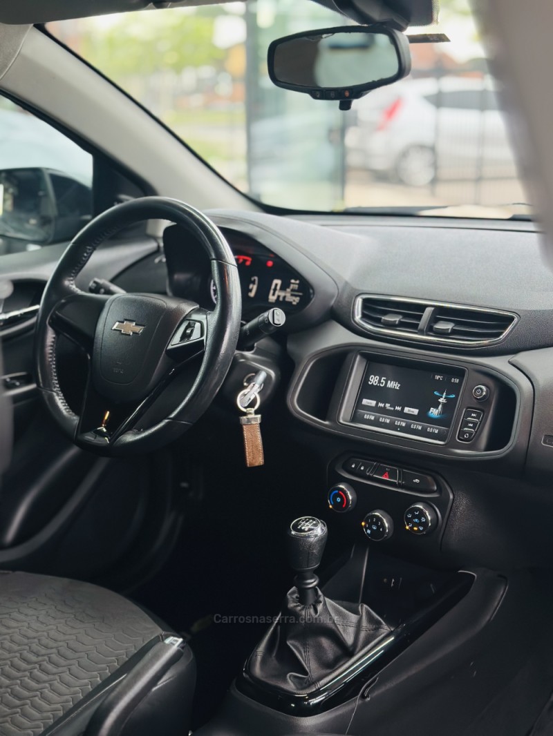 ONIX 1.4 MPFI LTZ 8V FLEX 4P MANUAL - 2017 - CANELA