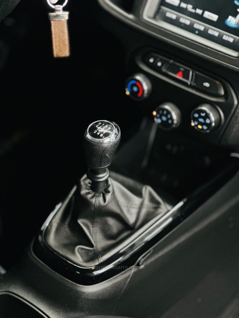 ONIX 1.4 MPFI LTZ 8V FLEX 4P MANUAL - 2017 - CANELA