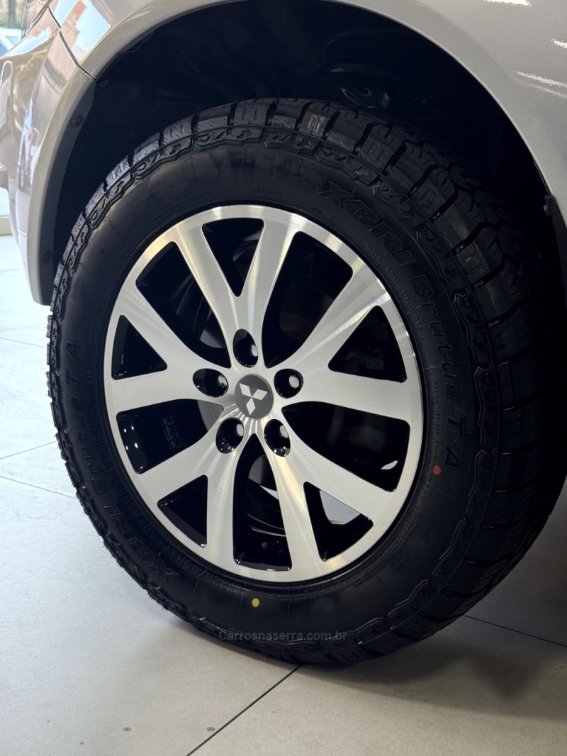 PAJERO TR4 2.0 4X4 16V 140CV FLEX 4P AUTOMÁTICO - 2011 - PORTO ALEGRE