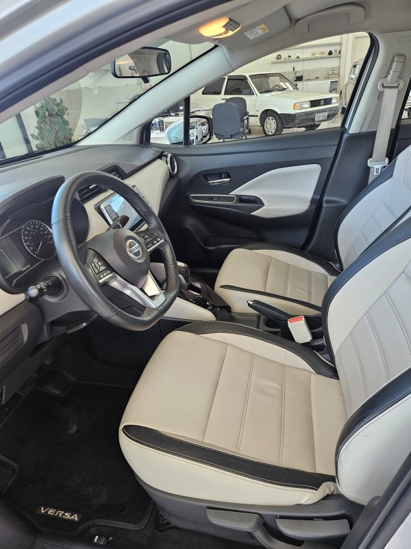 VERSA 1.6 EXCLUSIVE 16V FLEX 4P AUTOMÁTICO - 2021 - FARROUPILHA