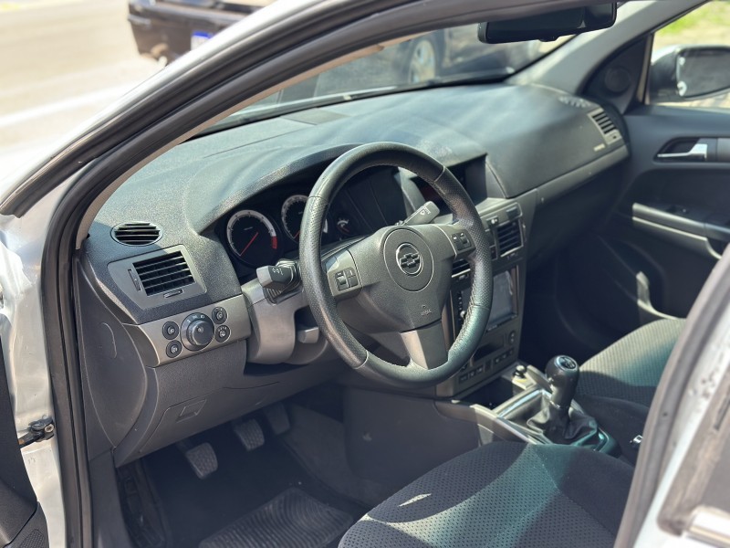 VECTRA 2.0 SFI GT HATCH 8V FLEX 4P MANUAL - 2011 - CAXIAS DO SUL