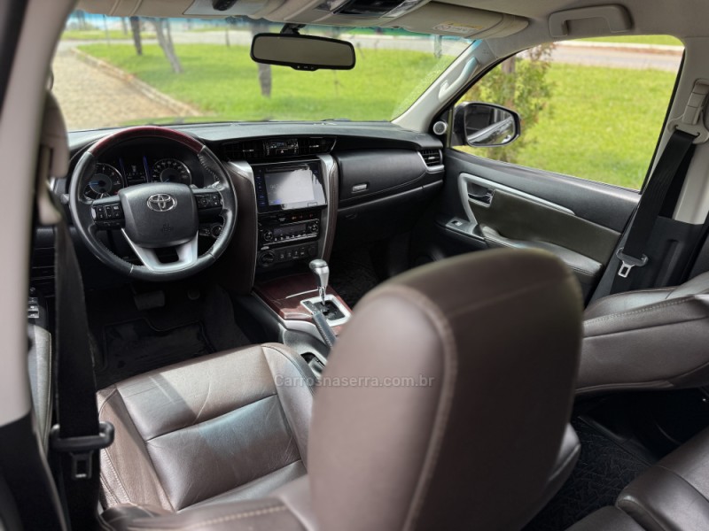 HILUX SW4 2.8 SRX 4X4 7 LUGARES 16V TURBO INTERCOOLER DIESEL 4P AUTOMÁTICO - 2016 - CASCA