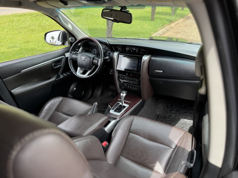 HILUX SW4 2.8 SRX 4X4 7 LUGARES 16V TURBO INTERCOOLER DIESEL 4P AUTOMÁTICO - 2016 - CASCA