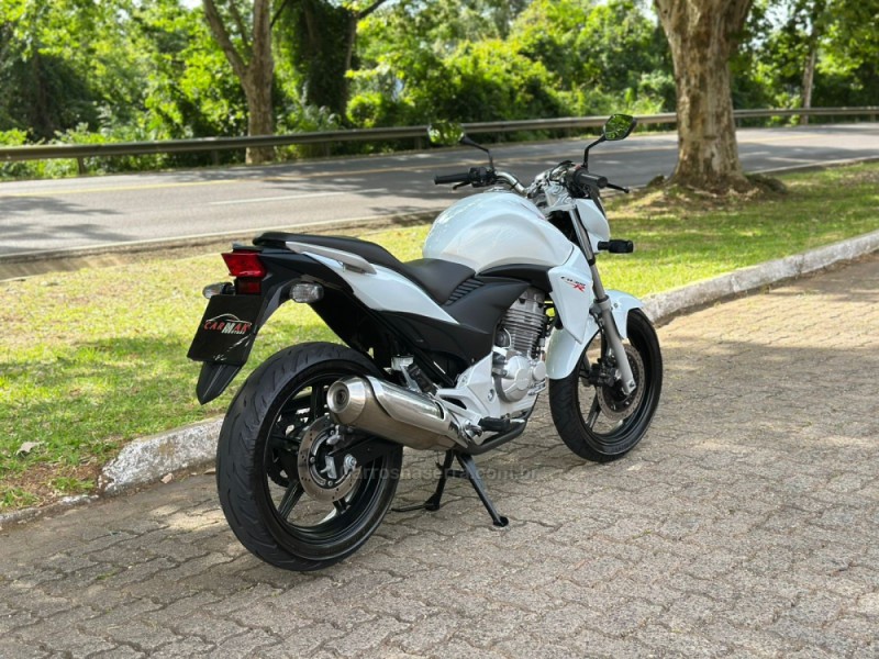 CB 300R  - 2014 - DOIS IRMãOS