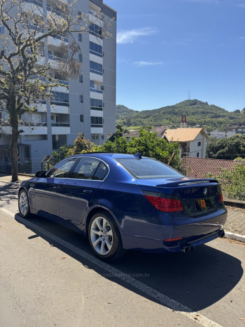 545I 4.4 SEDAN V8 32V GASOLINA 4P AUTOMÁTICO - 2004 - NOVA ARAçá