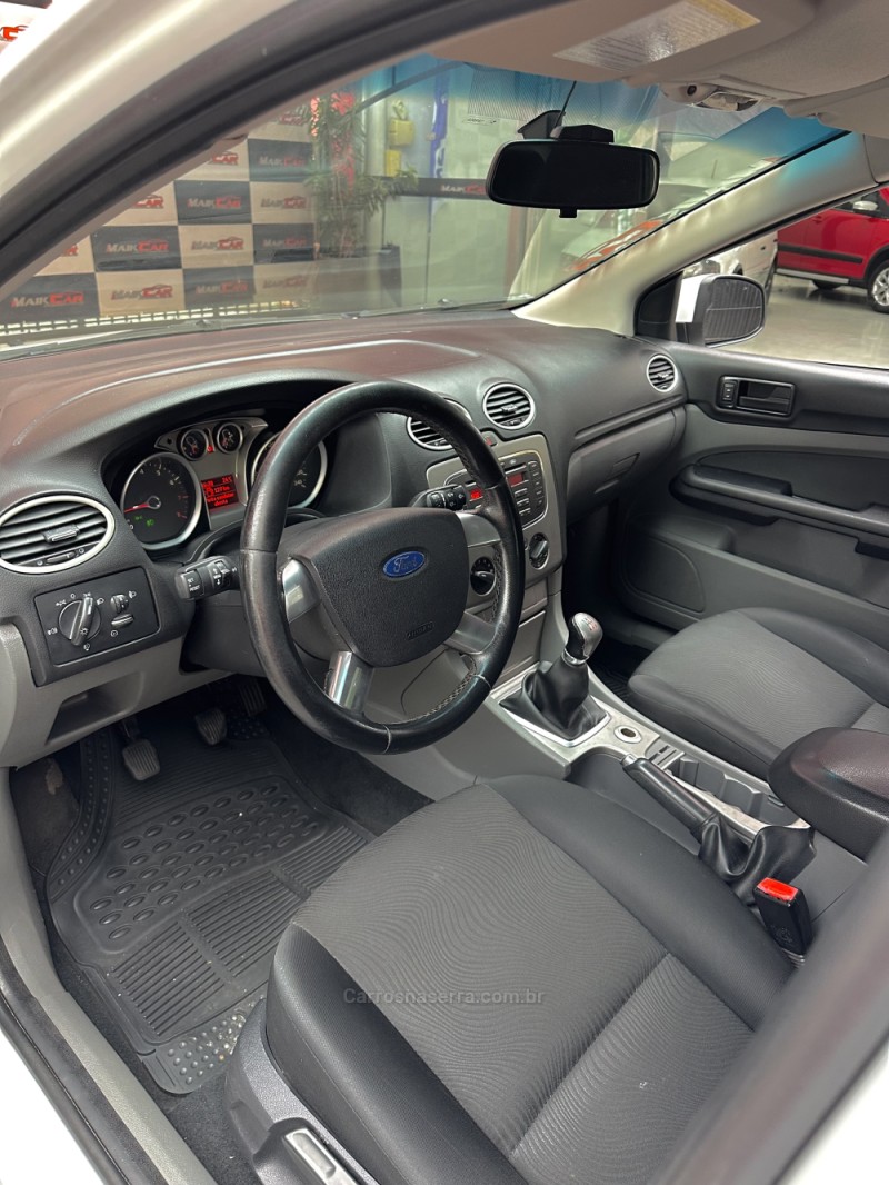 FOCUS 1.6 GLX 16V FLEX 4P MANUAL - 2013 - ESTâNCIA VELHA