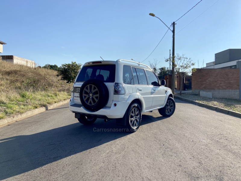 PAJERO TR4 2.0 4X2 16V 140CV FLEX 4P AUTOMÁTICO - 2013 - CAXIAS DO SUL
