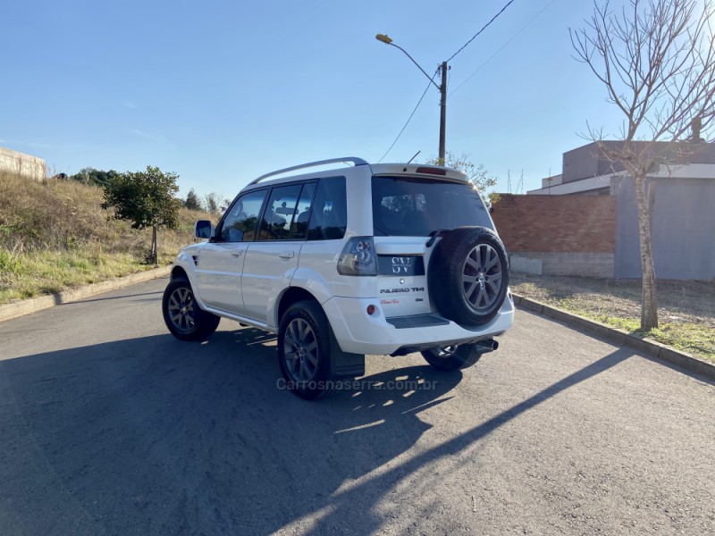 PAJERO TR4 2.0 4X2 16V 140CV FLEX 4P AUTOMÁTICO - 2013 - CAXIAS DO SUL