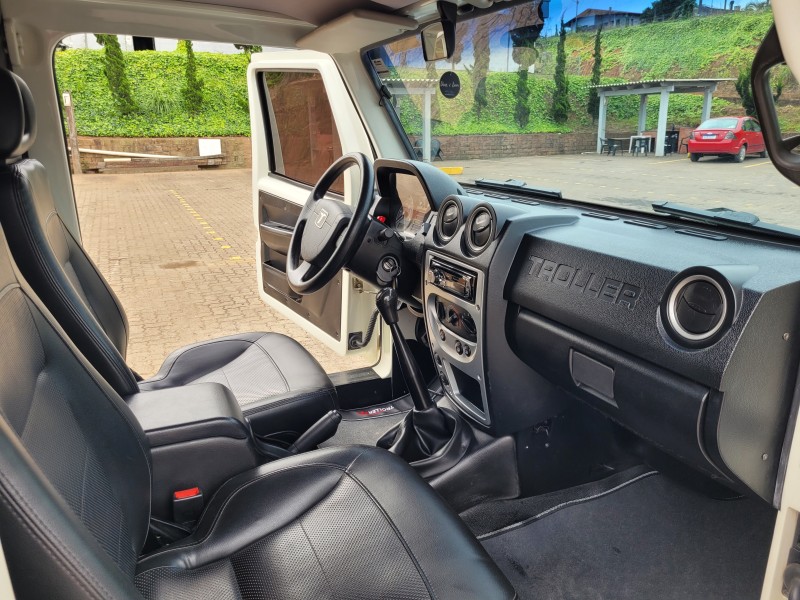 T4 3.2 TGV 4X4 16V TURBO DIESEL 2P MANUAL - 2013 - CARLOS BARBOSA