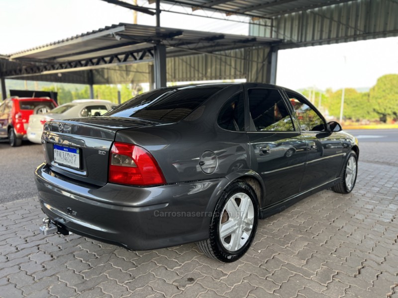 VECTRA 2.0 MPFI EXPRESSION 8V FLEX 4P MANUAL - 2005 - BOM PRINCíPIO