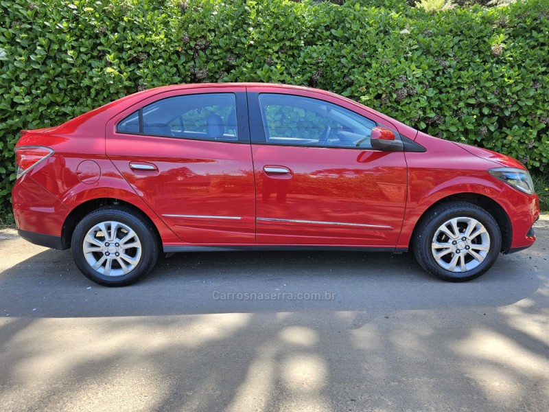 CHEVROLET - PRISMA - 2014/2015 - Vermelha - R$ 56.000,00