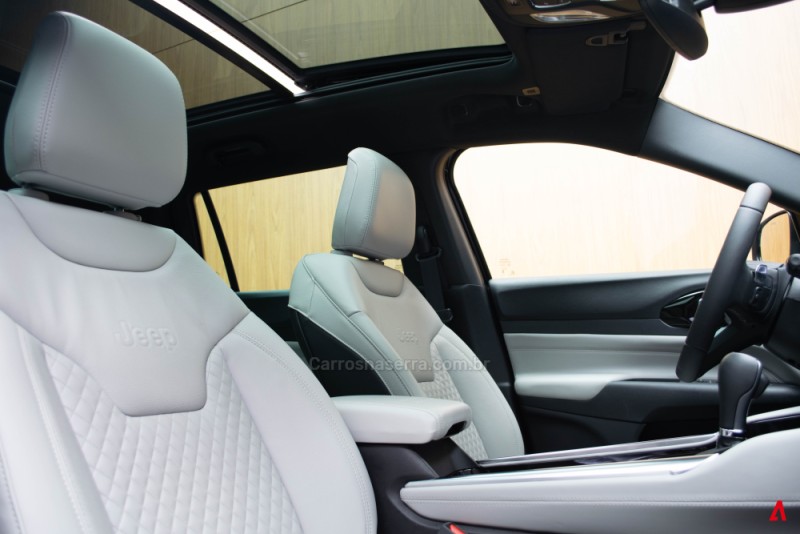 COMMANDER 1.3 OVERLAND T270 16V 4X2 TURBO FLEX 4P AUTOMÁTICO - 2023 - GARIBALDI