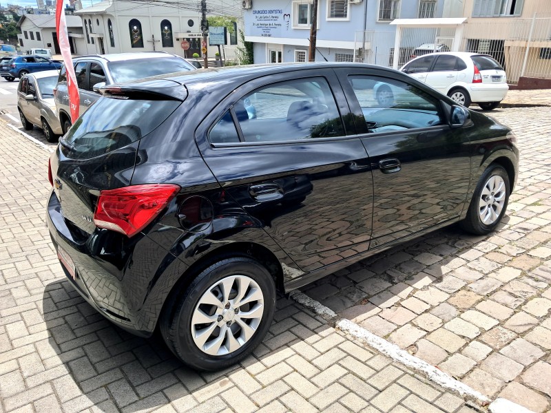 ONIX 1.4 MPFI LT 8V FLEX 4P MANUAL - 2018 - CAXIAS DO SUL