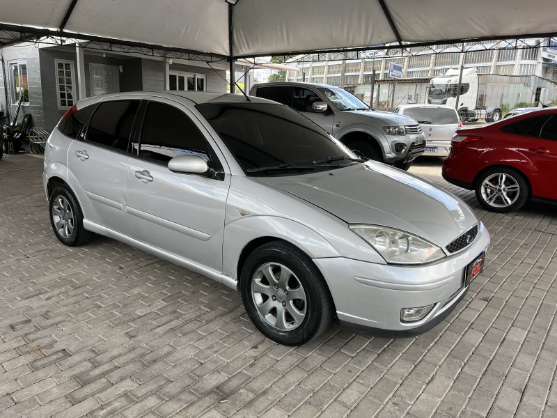 FOCUS 2.0 GHIA 16V GASOLINA 4P MANUAL - 2005 - CAXIAS DO SUL
