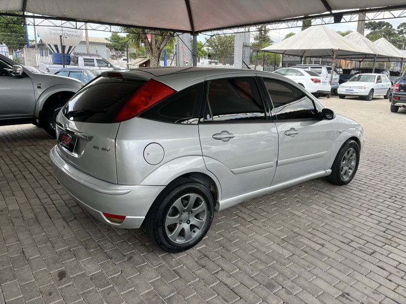 FOCUS 2.0 GHIA 16V GASOLINA 4P MANUAL - 2005 - CAXIAS DO SUL