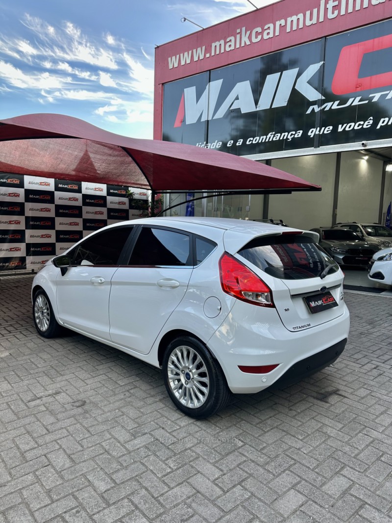 FIESTA 1.6 TITANIUM HATCH 16V FLEX 4P MANUAL - 2015 - ESTâNCIA VELHA