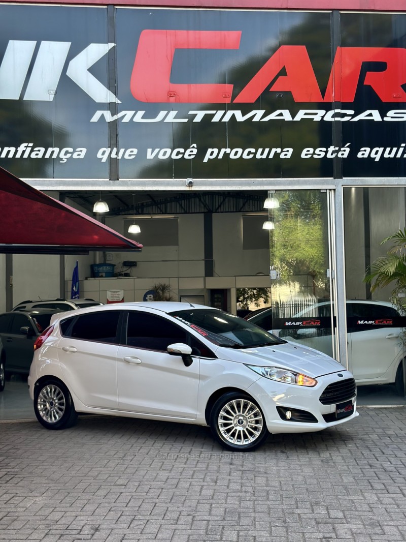 FIESTA 1.6 TITANIUM HATCH 16V FLEX 4P MANUAL - 2015 - ESTâNCIA VELHA