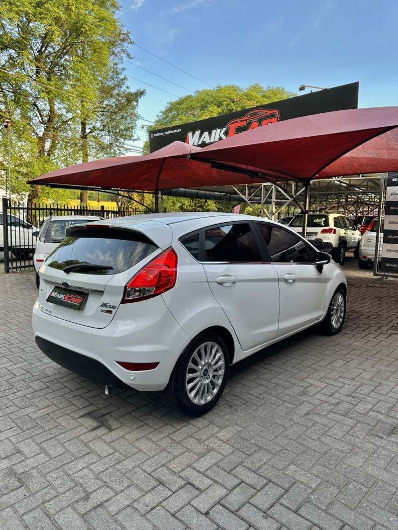 FIESTA 1.6 TITANIUM HATCH 16V FLEX 4P MANUAL - 2015 - ESTâNCIA VELHA
