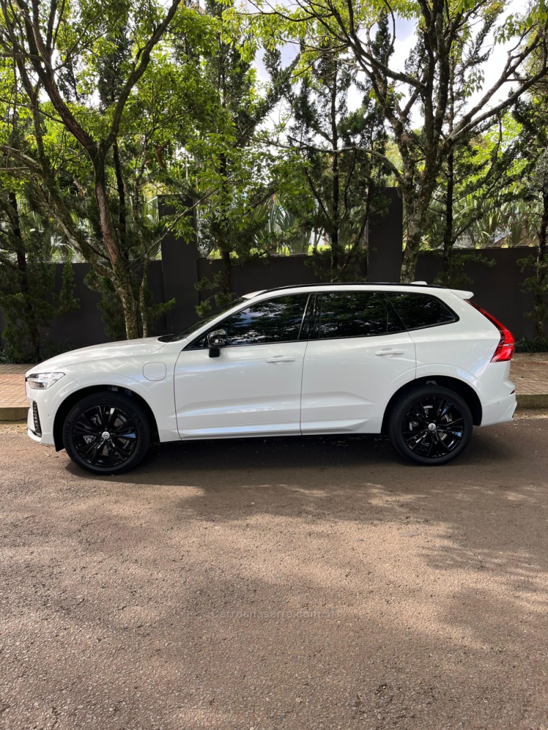 XC60 2.0 T8 ULTIMATE DARK AWD HIBRIDO 4P AUTOMÁTICO  - 2023 - ERECHIM