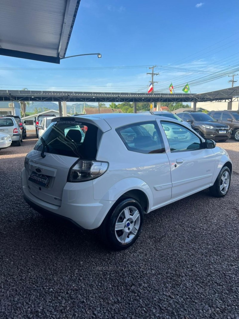 FIESTA 1.0 MPI 8V GASOLINA 2P MANUAL - 2013 - LAJEADO