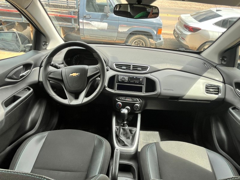 ONIX 1.0 LT PLUS 8V FLEX 4P MANUAL - 2019 - VACARIA