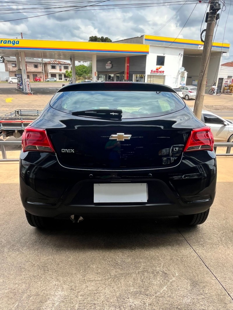 ONIX 1.0 LT PLUS 8V FLEX 4P MANUAL - 2019 - VACARIA